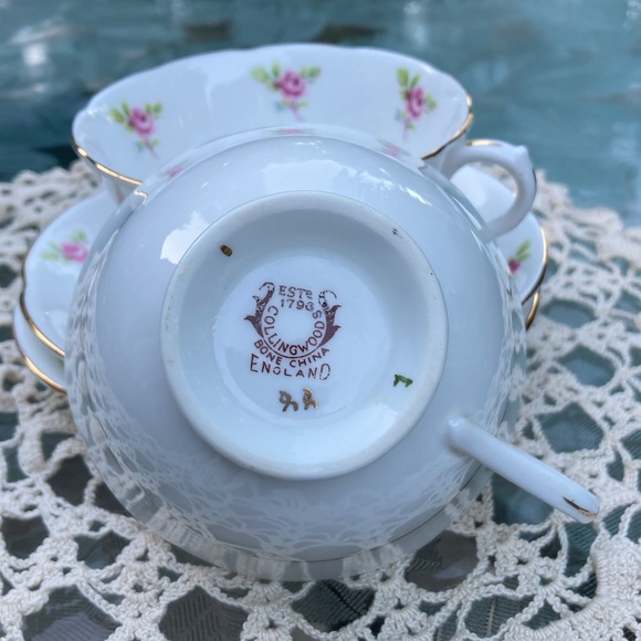 Collingwoods Bone China Set of 2 Teacups and Saucers Pink Roses Gold Detailing - Picture 8 of 13